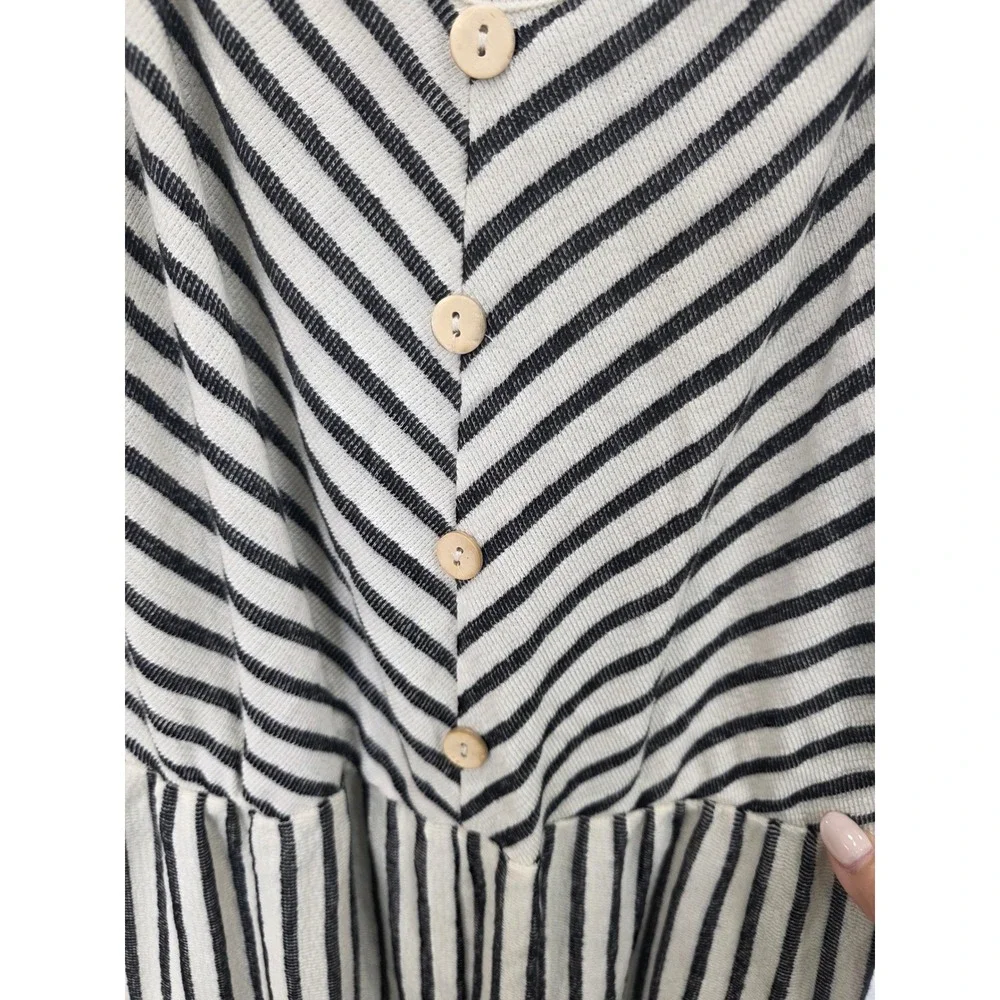 CAUTION TO THE‎ WIND Striped Jumpsuit Button Front Wide Leg Cropped Size Large - Picture 4 of 5